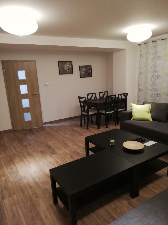 זנוימו Apartmany Pod Divadlem מראה חיצוני תמונה
