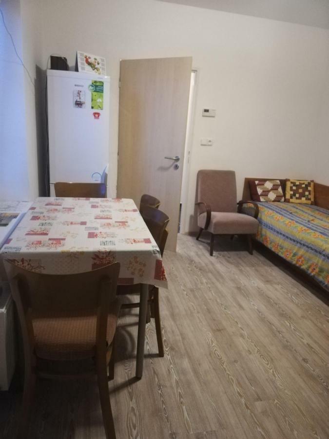 זנוימו Apartmany Pod Divadlem מראה חיצוני תמונה